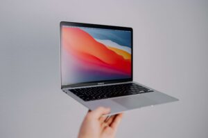 4 Reasons To Buy The Macbook M1 Air In 2022